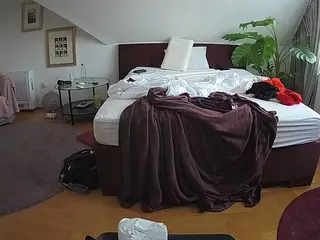 Julmodels Bedroom-A 2's Live Sex Cam Show