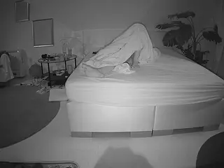 Julmodels Bedroom-A 2's Live Sex Cam Show