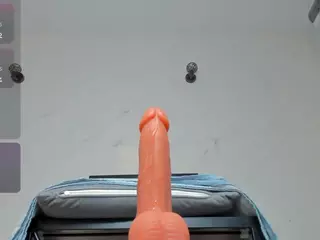 Yummyass4u's Live Sex Cam Show