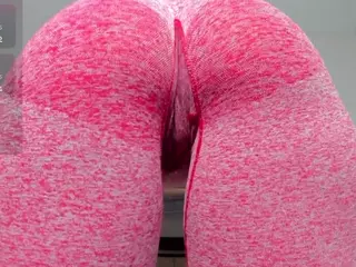 Yummyass4u's Live Sex Cam Show