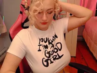 Switchy Kitty's Live Sex Cam Show
