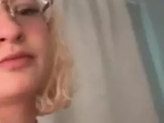 Switchy Kitty's Live Sex Cam Show