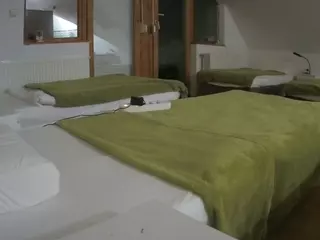 Julmodels Bedroom-D2's Live Sex Cam Show