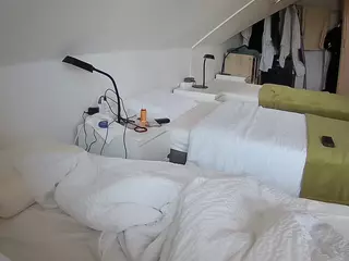 Julmodels Bedroom-D4's Live Sex Cam Show
