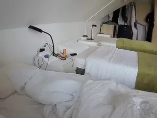 Julmodels Bedroom-D4's Live Sex Cam Show