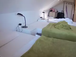 Julmodels Bedroom-D4's Live Sex Cam Show