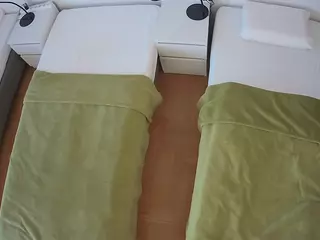 Julmodels Bedroom-D5's Live Sex Cam Show