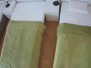 Julmodels Bedroom-D5's Live Sex Cam Show