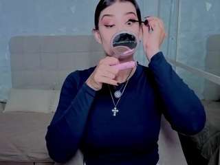 Live cam show with BriannaSalinas
