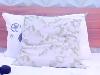 LUNALEEE's Live Sex Cam Show