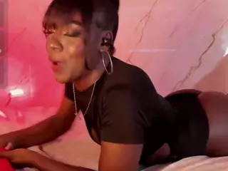 Evonye's Live Sex Cam Show