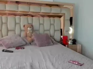 candy-sam28's Live Sex Cam Show