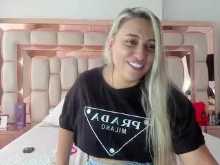 candy-sam28's Live Sex Cam Show