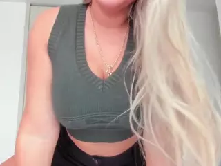 candy-sam28's Live Sex Cam Show