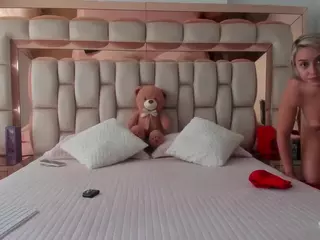 candy-sam28's Live Sex Cam Show