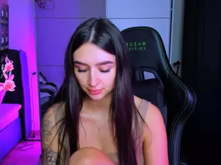veronica-larson's Live Sex Cam Show