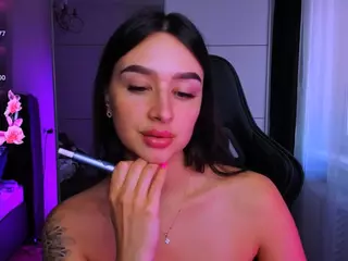 veronica-larson's Live Sex Cam Show