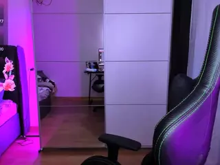 veronica-larson's Live Sex Cam Show