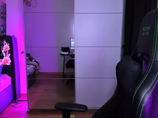 veronica-larson's Live Sex Cam Show