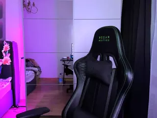 veronica-larson's Live Sex Cam Show