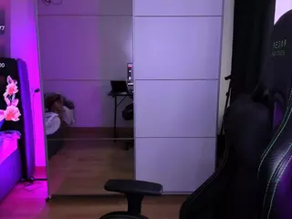 veronica-larson's Live Sex Cam Show