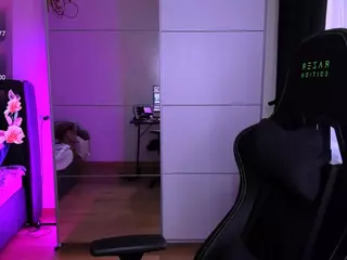veronica-larson's Live Sex Cam Show