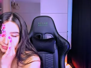 veronica-larson's Live Sex Cam Show
