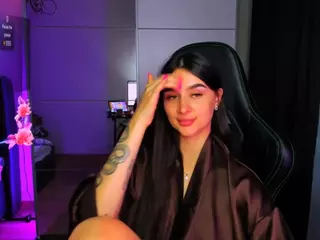 veronica-larson's Live Sex Cam Show