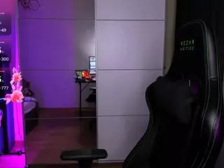 veronica-larson's Live Sex Cam Show