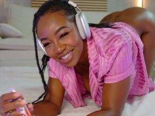 Live cam show with BuxDelight