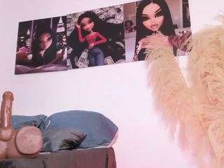 Live cam show with Ariana