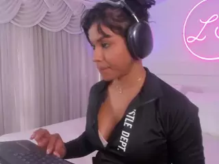 Lauren Saenz's Live Sex Cam Show