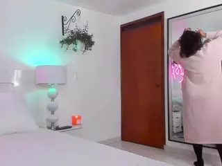 Lauren Saenz's Live Sex Cam Show