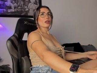 Live cam show with Adri Rogers