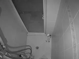 Sexy Girl Shower's Live Sex Cam Show