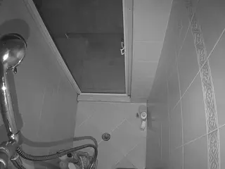 Sexy Girl Shower's Live Sex Cam Show