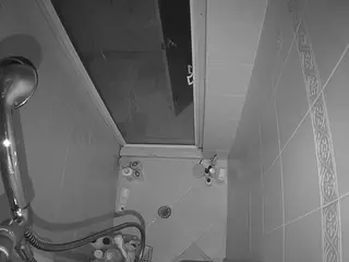 Sexy Girl Shower's Live Sex Cam Show