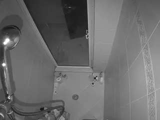 Sexy Girl Shower's Live Sex Cam Show