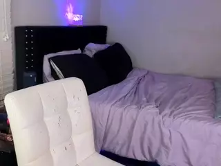 Livys Bedroom's Live Sex Cam Show