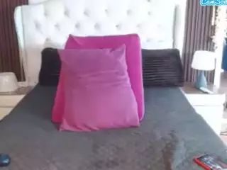 latinakiira's Live Sex Cam Show