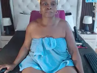 latinakiira's Live Sex Cam Show