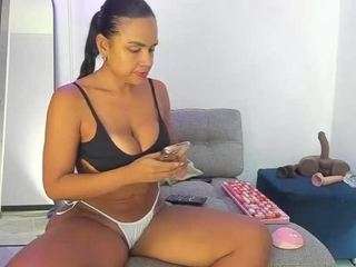 Live cam show with BUSTY PUTONA RELOADED