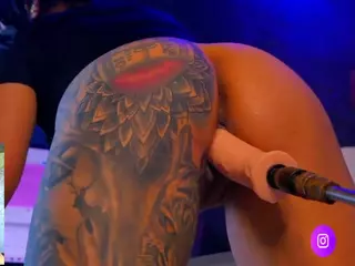 your-fucktoy's Live Sex Cam Show
