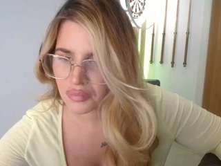 Live cam show with British milf jessica Lou