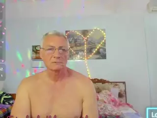 ladyred8's Live Sex Cam Show
