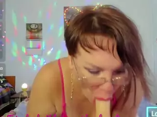 ladyred8's Live Sex Cam Show