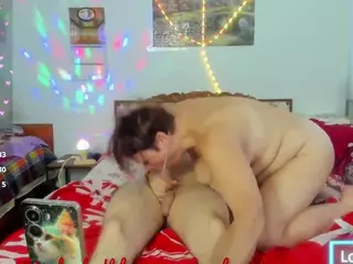 ladyred8's Live Sex Cam Show
