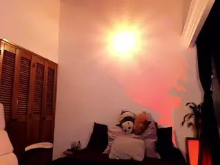 Almendra's Live Sex Cam Show