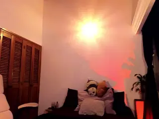 Almendra's Live Sex Cam Show