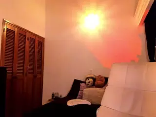 Almendra's Live Sex Cam Show